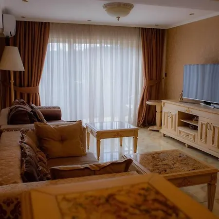 Luxury 'rich' Apartment *