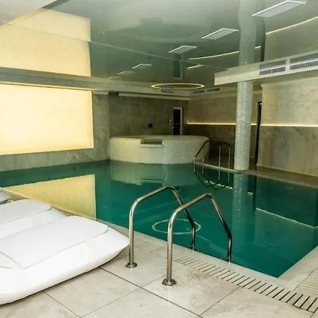Luxury 'rich' Apartment